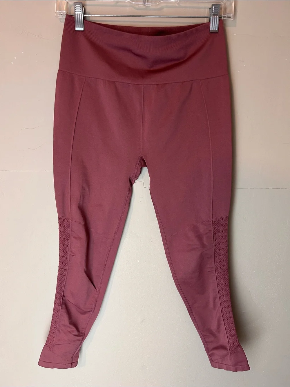 Fabletics Sync Seamless Mesh High Waisted 7/8 Leggings in Dark Rouge Size M